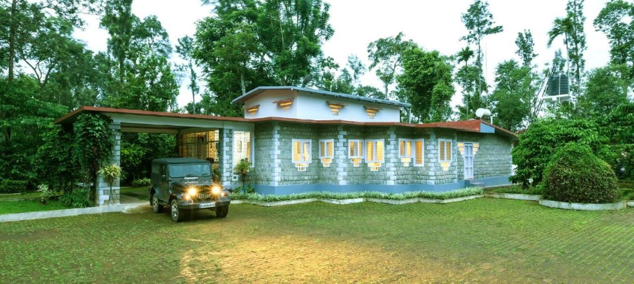 Coorg Kolamotte Hotel Gonikoppal Bagian luar foto